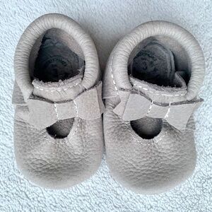 Freshly Picked Ballet Flat Moccasins with Bow in Salt Size 3